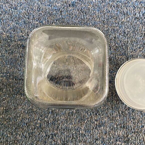 Vintage 2 glass jars one clear and one green W/lids - Picture 8 of 15